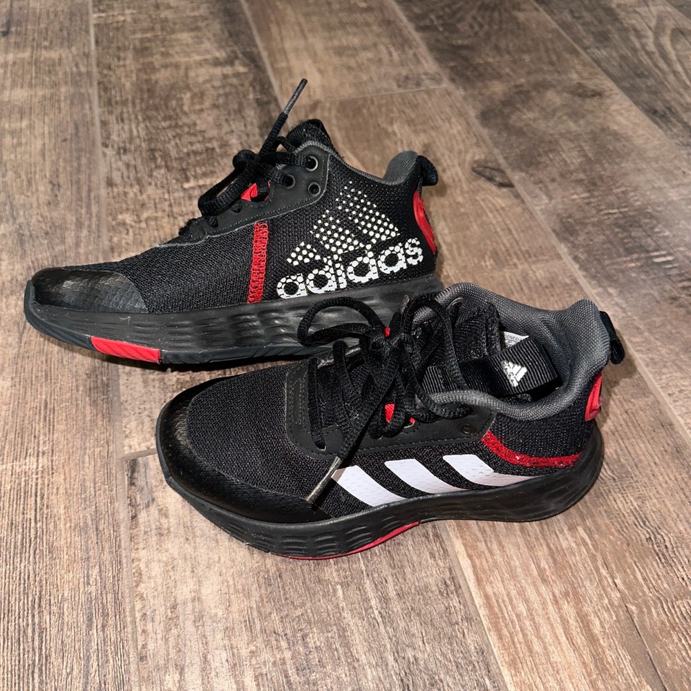 Adidas voice tennis shoes